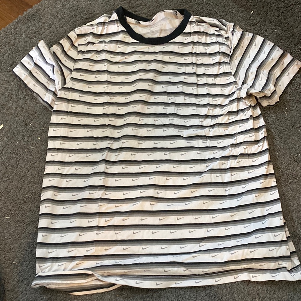 Nike gray white and black tee shirt